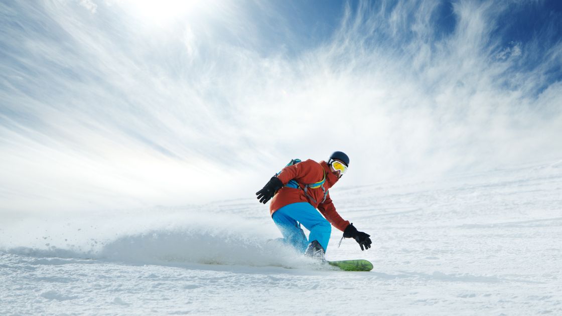 Skiing and Snowboarding in Manali